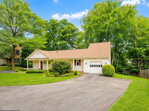 8531 West Oak Place Place, Vienna VA 22182