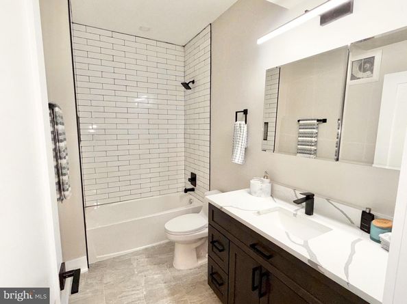 1806 D Street NE 4, Washington DC 20002
