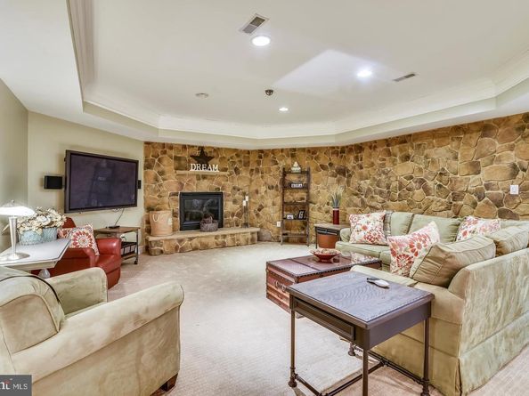 2017 Woodford Road, Vienna VA 22182