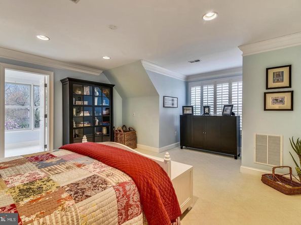 2017 Woodford Road, Vienna VA 22182