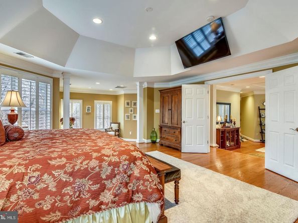 2017 Woodford Road, Vienna VA 22182