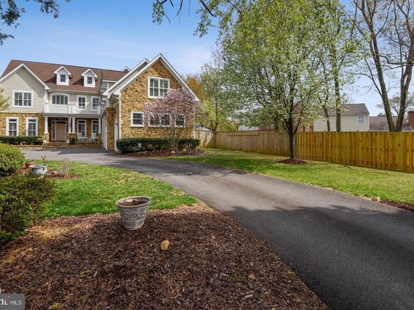 2017 Woodford Road, Vienna VA 22182