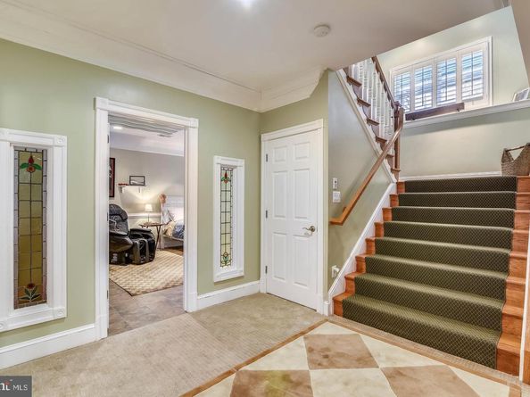 2017 Woodford Road, Vienna VA 22182
