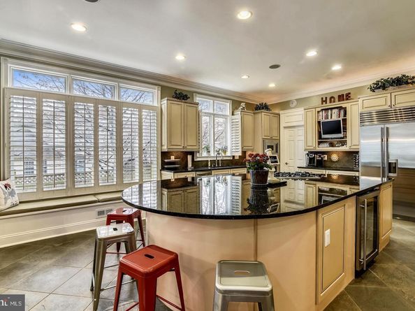 2017 Woodford Road, Vienna VA 22182