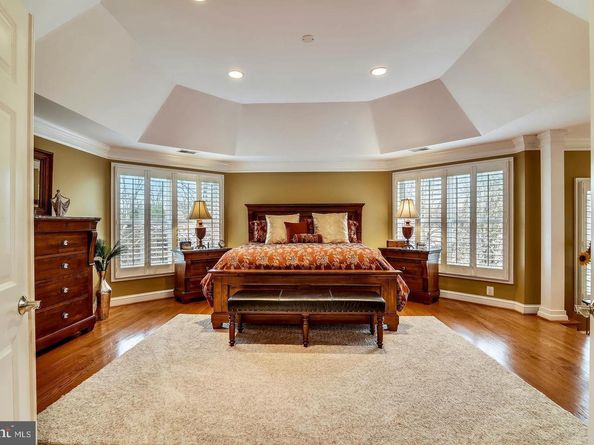 2017 Woodford Road, Vienna VA 22182