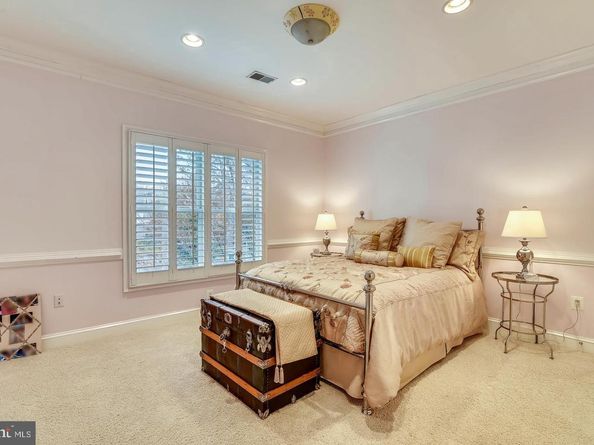 2017 Woodford Road, Vienna VA 22182