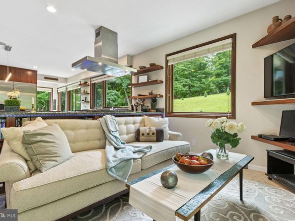 282 Aqueduct Road, Washington Crossing PA 18977