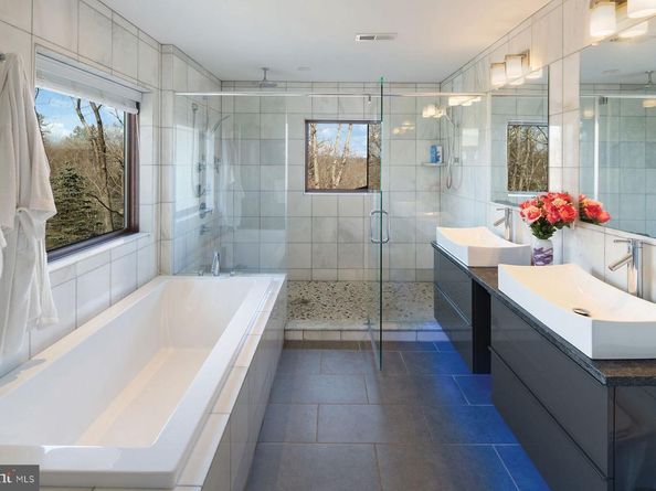 282 Aqueduct Road, Washington Crossing PA 18977