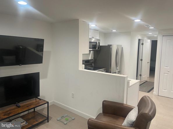 906 I Street SE 1, Washington DC 20003