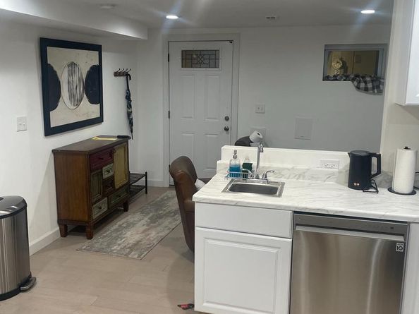 906 I Street SE 1, Washington DC 20003