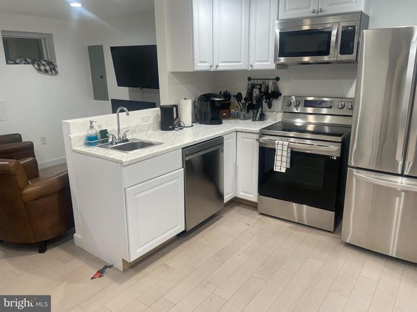 906 I Street SE 1, Washington DC 20003