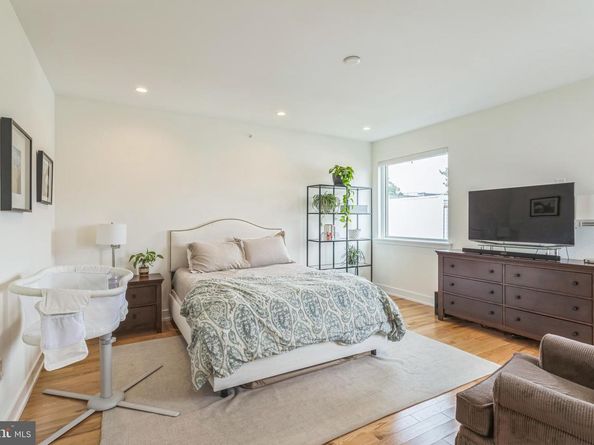 407 Salmon Street, Philadelphia PA 19125