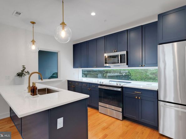 407 Salmon Street, Philadelphia PA 19125