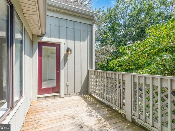 2273 Hunters Run Drive, Reston VA 20191