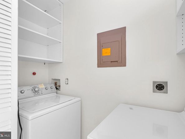 2273 Hunters Run Drive, Reston VA 20191