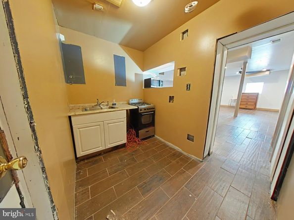 2045 W Toronto Street, Philadelphia PA 19132