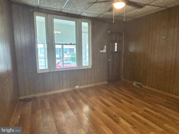 1110 E 11TH Street, Crum Lynne PA 19022