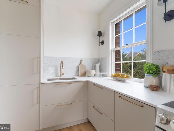 2527 Q Street NW 202, Washington DC 20007