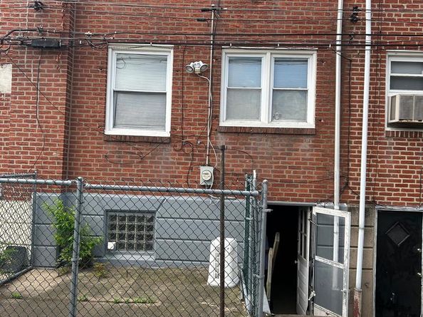 5264 Glenloch Street, Philadelphia PA 19124