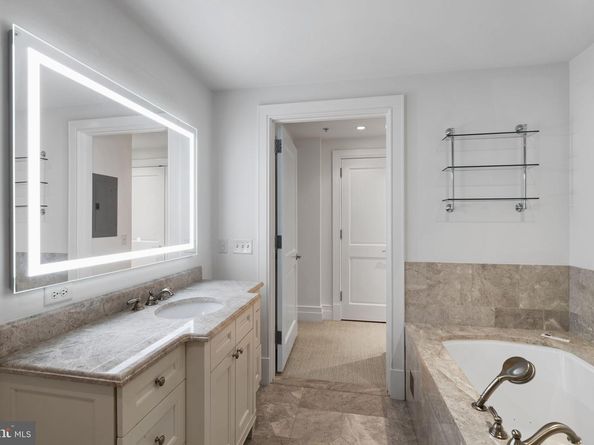 130 S 18TH Street 402, Philadelphia PA 19103