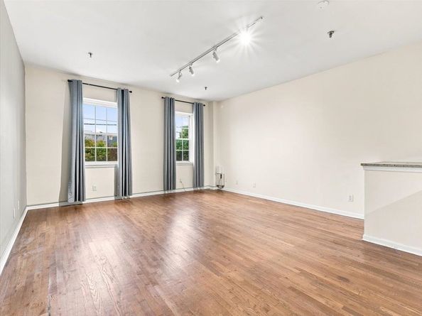 227 Christopher Columbus Dr 214b, Jersey City NJ 07302