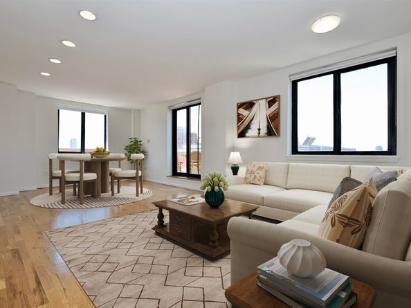 205 10th St 8Q, Jersey City NJ 07302