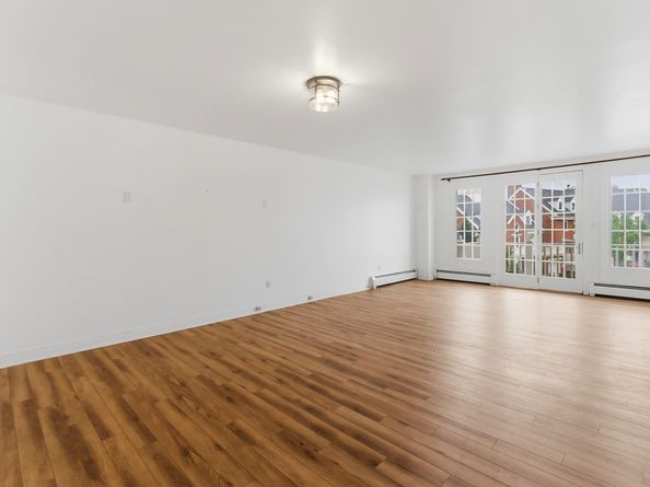 204 Shearwater Ct West 21, Jersey City NJ 07305