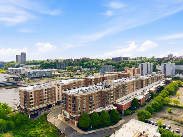 3103 City Pl, Edgewater NJ 07020-3145
