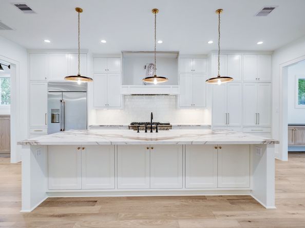 2031 Saxon Drive, Houston TX 77018