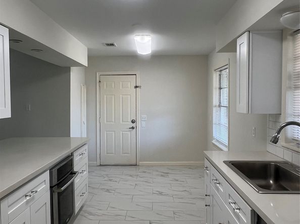 5103 CREEKBEND Drive, Houston TX 77035