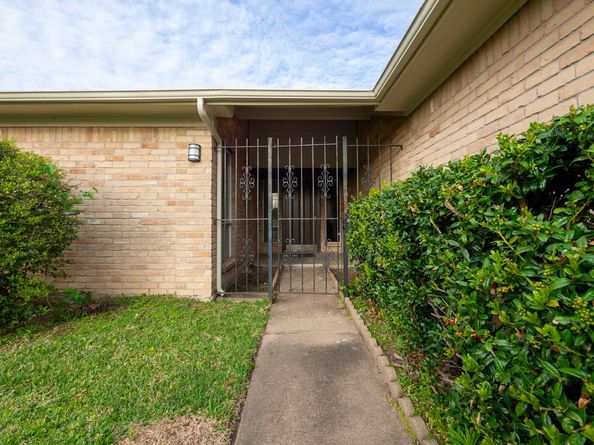 7310 Westbranch Drive, Houston TX 77072