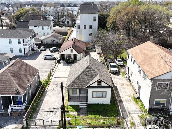 1611 Common Street, Houston TX 77009