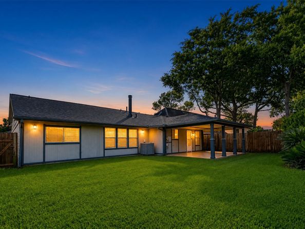 15819 Contender Lane, Friendswood TX 77546