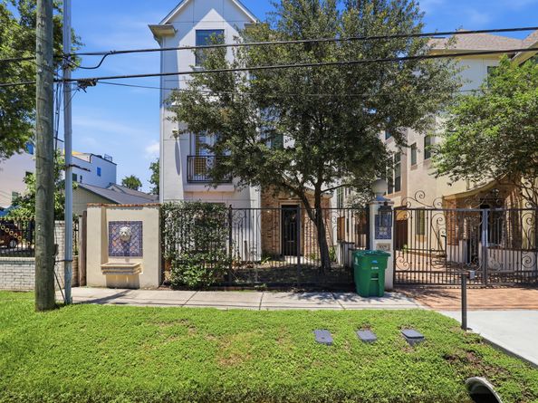 1009 W 24th Street A, Houston TX 77008