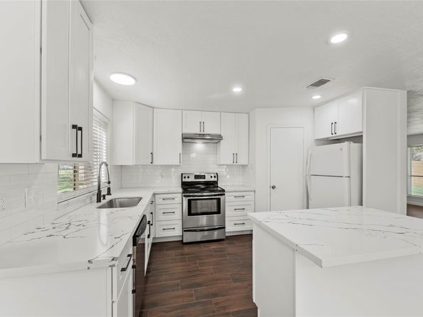 15362 Meadow Village Drive, Houston TX 77095