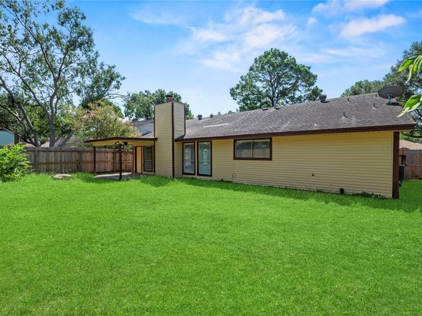 15362 Meadow Village Drive, Houston TX 77095
