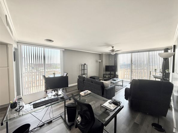 2016 Main Street 902, Houston TX 77002