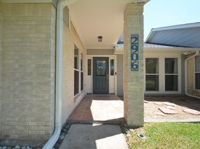 2906 Shadowdale Drive, Houston TX 77043