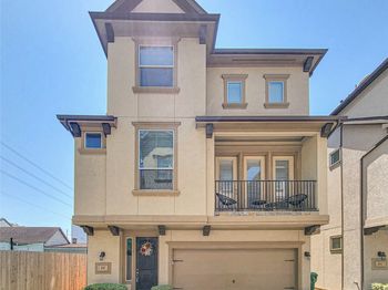 432 N Live Oak Street