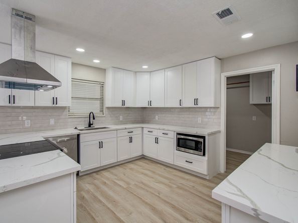 4735 Theall Road, Houston TX 77066