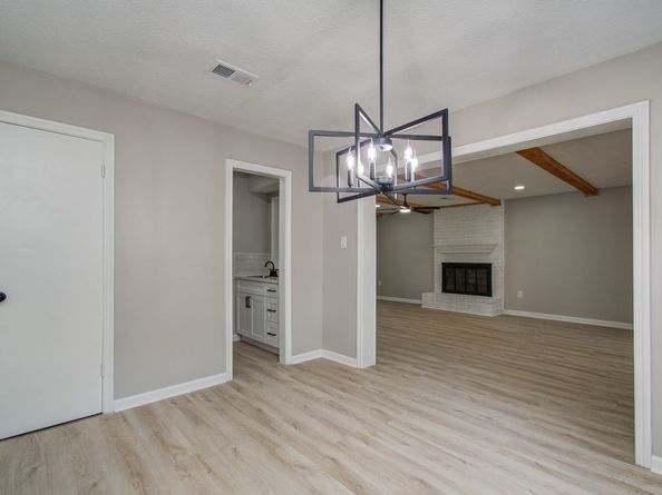 4735 Theall Road, Houston TX 77066