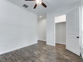 2 E Wavy Oak Circle, Spring TX 77381