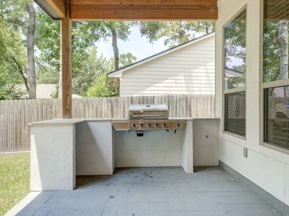 2 E Wavy Oak Circle, Spring TX 77381