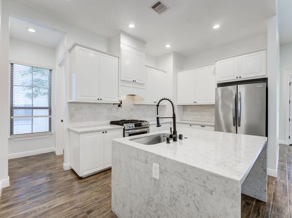 2 E Wavy Oak Circle, Spring TX 77381