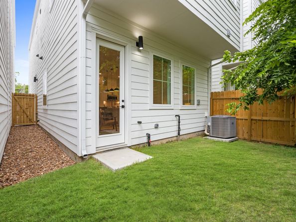 322 Neyland Street, Houston TX 77022