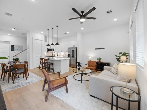 322 Neyland Street, Houston TX 77022