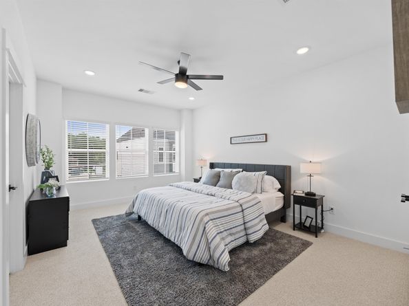 322 Neyland Street, Houston TX 77022
