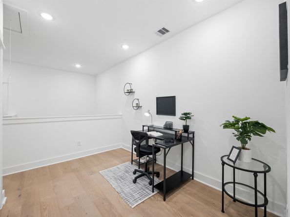 322 Neyland Street, Houston TX 77022