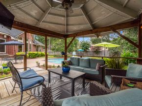 22 Royal Ridge Place, The Woodlands TX 77382