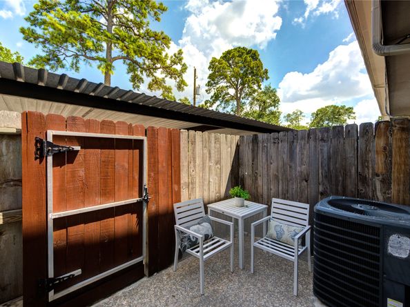 14333 Memorial Drive 44, Houston TX 77079